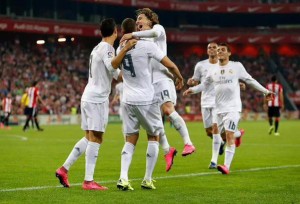 Doblete de Benzema y el equipo Merengue PUNTERO de la liga junto al Celta.