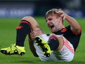Escalofriante lesión de Luke Shaw tras chocar con héctor moreno