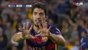 Luis Suárez dedicandoselo a Messi, puro compañerismo.