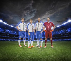 Italia presentó su segunda equipación para lo que resta de eliminatorias rumbo a la Eurocopa 2016.