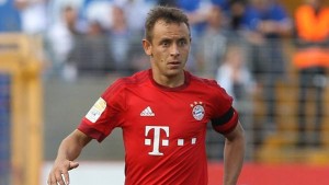 El lateral del Bayern Múnich Rafinha pide a la CBF que le excluya de lista para eliminatorias.