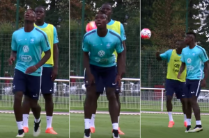 Paul Pogba y Kurt Zouma hacen de las suyas en los entrenamientos de la Selección de Francia.