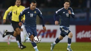 Martino afirma que Tevez no puede reemplazar a Messi en la selección Argentina