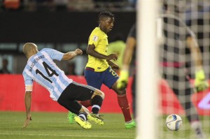 GolES de Ecuador, que le gana 2-0 a Argentina en el Monumental gracias a erazo y caicedo