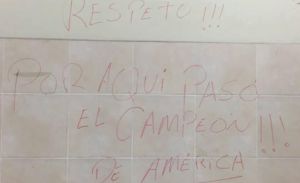 "Respeto, por aquí pasó el campeón de América" se lee en las paredes del estadio nacional de lima tras el triunfo de chile 4-3 ante Perú