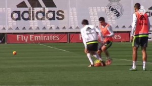 James Rodriguez​ ha vuelto! VIDEO. El Caño a Enzo Zidane: