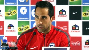 Claudio Bravo molesto cuando le preguntan por Ter Stegen