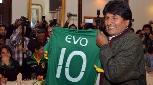 #EvoMorales a la selección de #Bolivia: "Si clasifican al mundial les daré lo que pidan