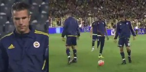 La flojera de Robin van Persie en el calentamiento de Fenerbahce. No la pasa bien en Turquía: