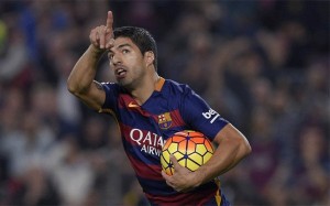Luis Suárez celebra primer aniversario en el Barcelona con 'hat-trick'