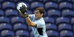 Casillas logra el récord de imbatibilidad en la Champions