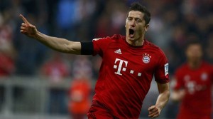 Lewandowski entra al récord Guinness gracias a una noche épica