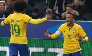 "Willian está casi al mismo nivel de Neymar" Juninho