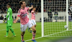 Gladbach 1-1 Juventus (Johnson 19'---Lichtsteiner 44')