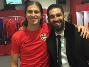 Arda Turan, visitó a sus ex compañeros en el Calderón