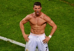 @WSJ: "Cristiano aparece en la película más tiempo sin camiseta (3:45 m) que con Portugal"