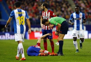 PARTE MÉDICO. Tiago sufre una fractura no desplazada en el tercio medio de la tibia derecha.