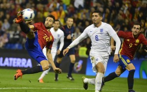 Una obra de arte de Gaspar y un golazo de Cazorla hacen justicia a una España muy superior
