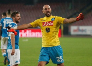 Espectacular atajada de Pepe Reina a miranda del Inter