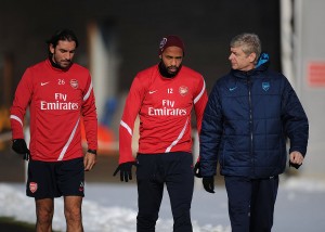 Pires: "Henry está trabajando para dirigir al Arsenal"