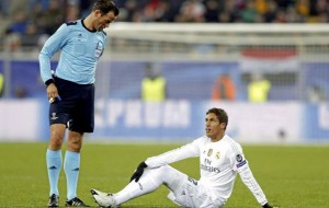 Varane sufre lesión muscular en el muslo derecho. Será baja tres semanas