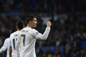 Cristiano Ronaldo con James