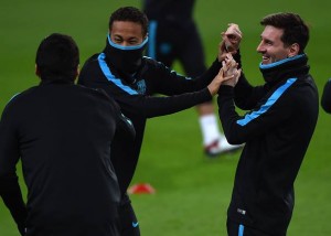 Neymar y Messi entrenando