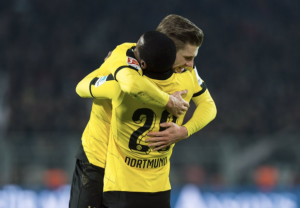 Borussia Dortmund goleó 4-1 al .Eintracht Frankfurt. Adrián Ramos marco el cuarto del BVB
