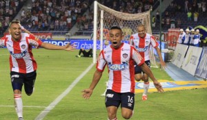 Vladimir Hernández pelea por el gol del año en Sudamérica