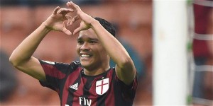 Bacca anota en el empate del AC Milan ante el Hellas Verona en San Siro.