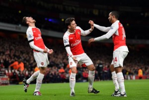 Mesut Özil le da el iderato al Arsenal