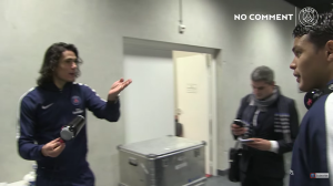 El secador de pelo de Edinson Cavani interrumpió una entrevista a Thiago Silva.