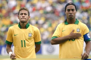 Ronaldinho: "Neymar est déjà mon héritier. Il joue déjà ce rôle et le jouera pendant très longtemps.