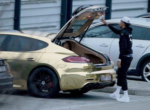 El nuevo juguete de Aubameyang: un porsche panamera