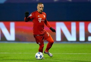 Frank Ribery volvio a lesionarse, un golpe en la íngle lo deja afuera de las canchas el resto de 2015. Lamentable