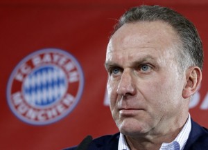Rummenigge confía en que Lewandowski seguirá en el Bayern, a pesar de las pretensiones del Real Madrid.