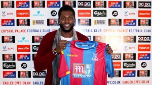 Adebayor en su presentación con el Crystal Palace
