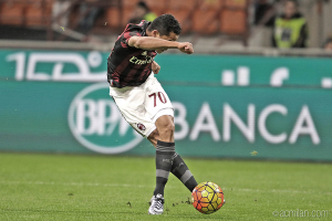 Así fue el golazo de Carlos Bacca con el Milan con rabona incluida