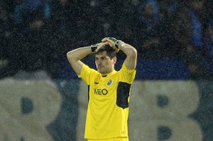 ¿Manos de mantequilla? Infantil error de @CasillasWorld le costó una derrota al @FCPorto