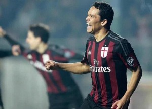 Bacca celebrando su gol, se lo dedica a su hija que hoy está de cumpleaños