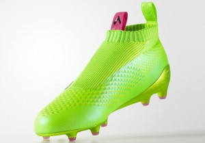 Mesut Özil y los nuevos botines verdes adidas sin cordones ACE 16 PURE CONTROL