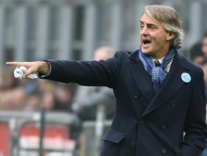 Mancini llama racista y homófobo al DT del Napoli