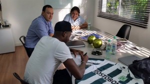 ¡Bienvenido a casa! Víctor Ibarbo es oficialmente nuevo jugador de #AtléticoNacional.