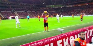 Sneijder agradece las instrucciones de un aficionado