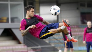 Dani Alves entrenando con Barcelona