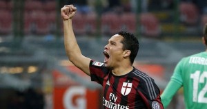 Carlos Bacca sigue celebrando con goles su gran momento con Milan
