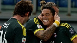 Otro gol de Carlos Bacca con el AC Milan