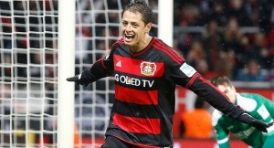 Gol y lesión de Chicharito Hernández en la DFP Pokal