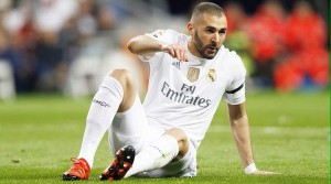Siguen las malas noticias para el Madrid. Se confirma la lesión de Benzema y estará por fuera de 3 a 4 semanas.