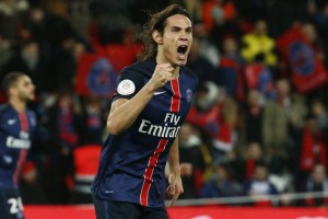 Cavani celebrando con el PSG